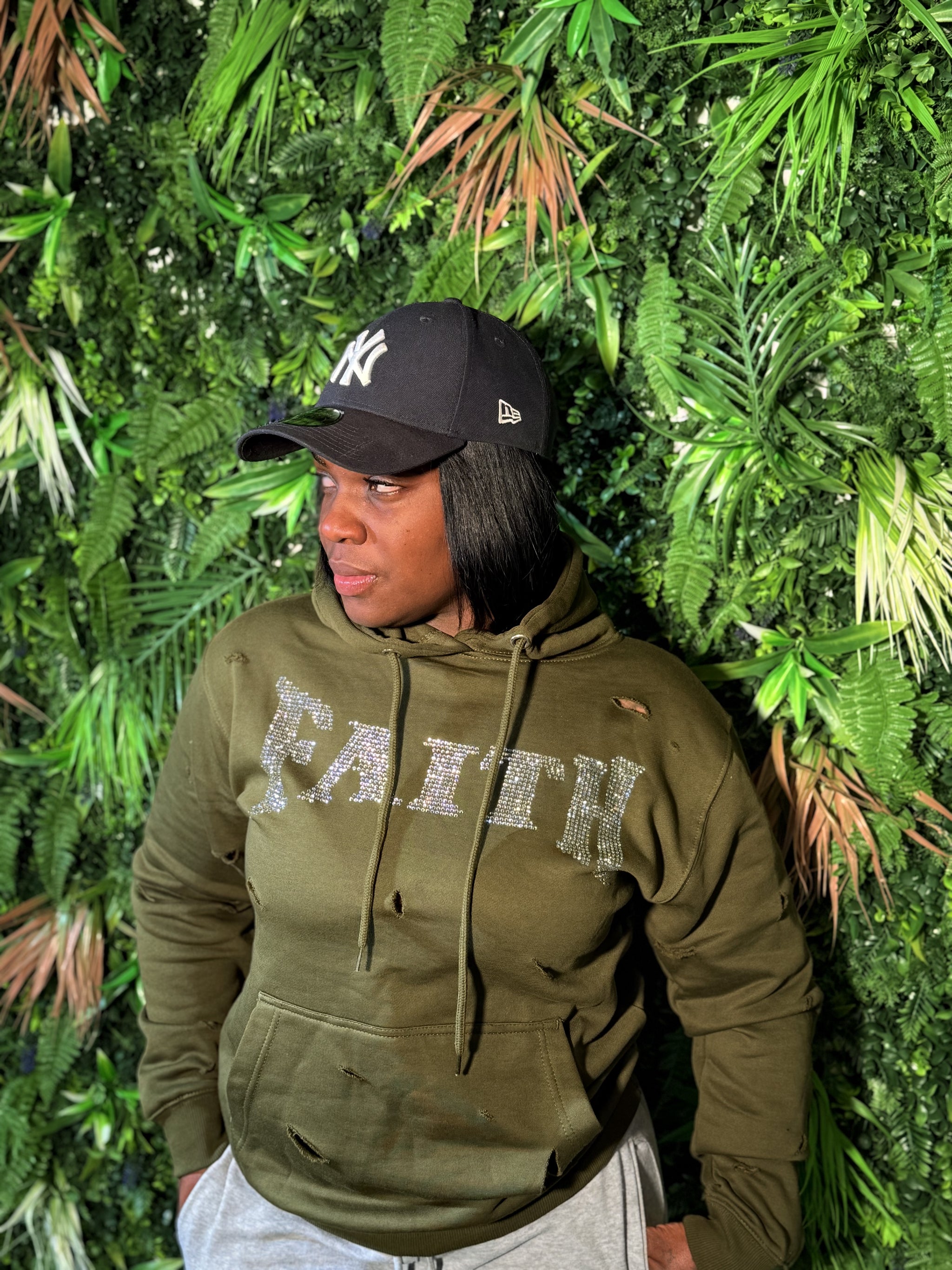 [完売品]CREEF hoodie ライトストーン付き FAITH UNLOCK DOORS RHINESTONE HOODIE – Shopsaleté